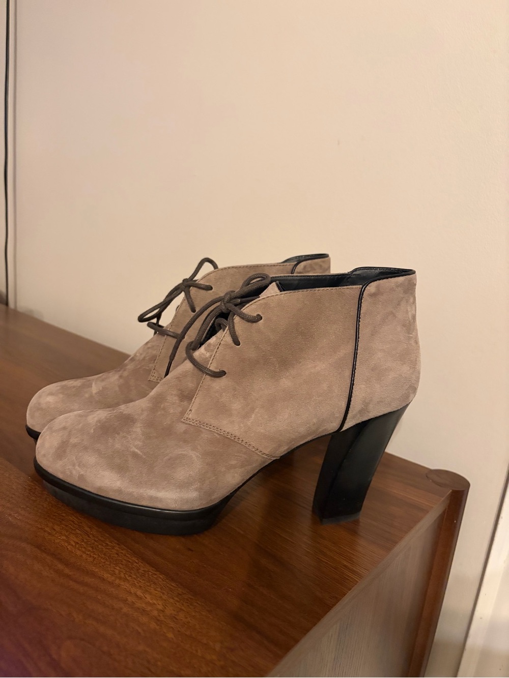 Tod’s Taupe Suede Lace-Up Ankle Platform Boots - Women S9031